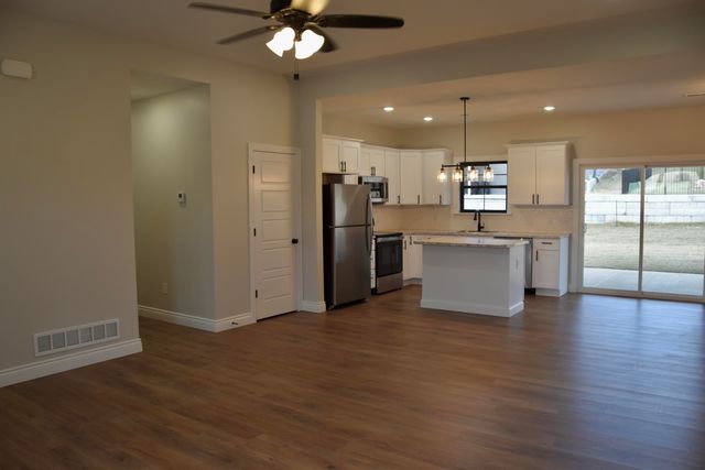 16600 KLINTON DR, Boonville, MO 65233