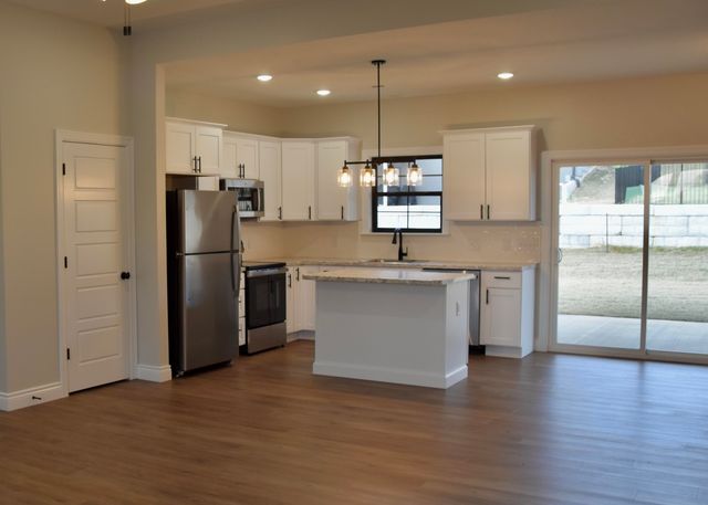 16600 KLINTON DR, Boonville, MO 65233