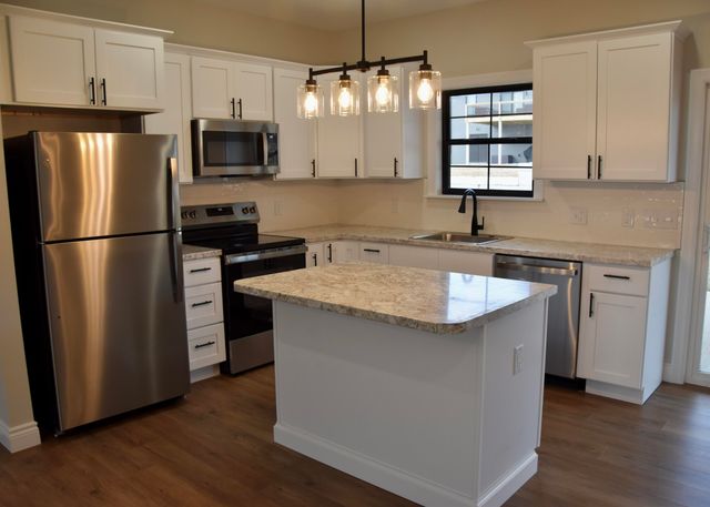 16600 KLINTON DR, Boonville, MO 65233