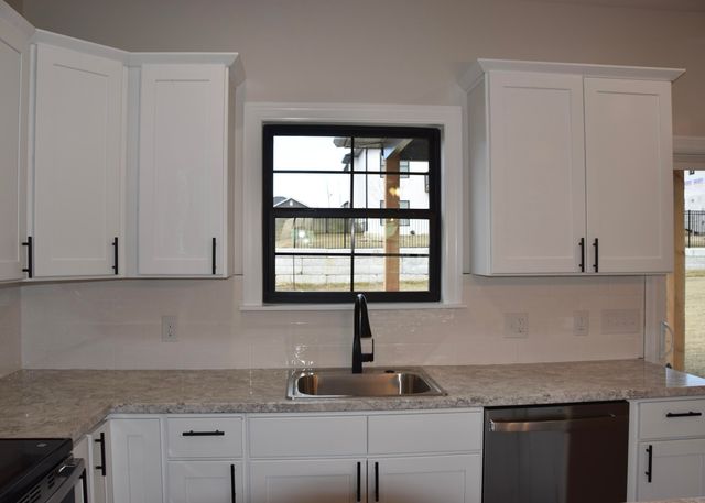 16600 KLINTON DR, Boonville, MO 65233