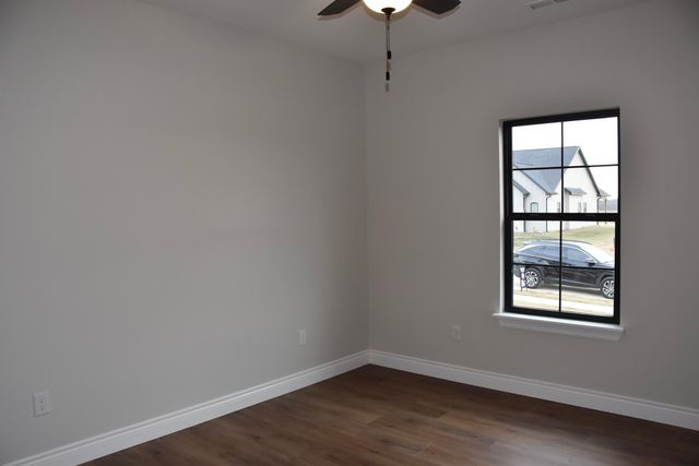 16600 KLINTON DR, Boonville, MO 65233