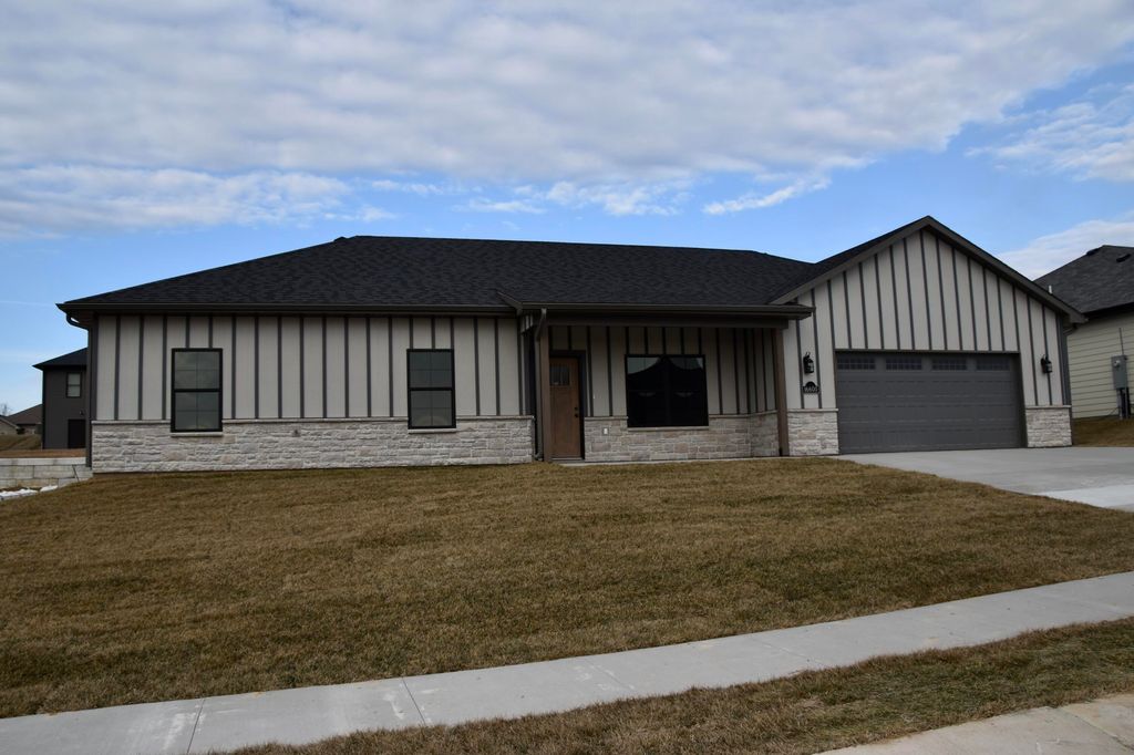 16600 KLINTON DR, Boonville, MO 65233