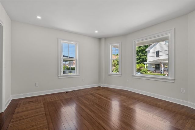 21 Russell Avenue, Newport, RI 02840