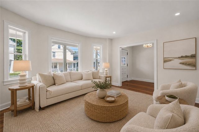 21 Russell Avenue, Newport, RI 02840