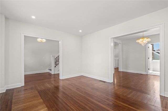 21 Russell Avenue, Newport, RI 02840