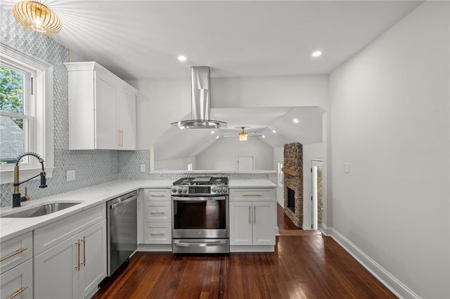 21 Russell Avenue, Newport, RI 02840