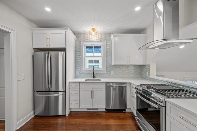 21 Russell Avenue, Newport, RI 02840
