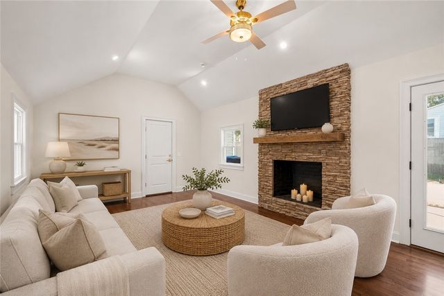 21 Russell Avenue, Newport, RI 02840