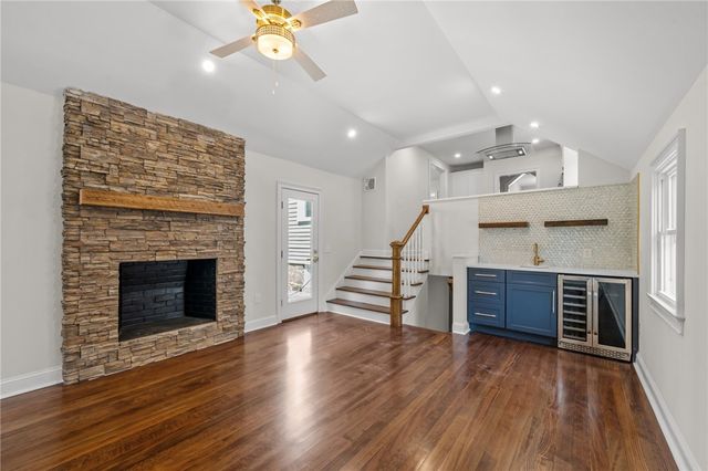 21 Russell Avenue, Newport, RI 02840
