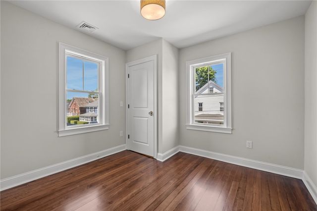 21 Russell Avenue, Newport, RI 02840