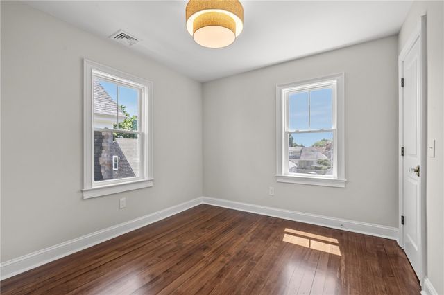 21 Russell Avenue, Newport, RI 02840