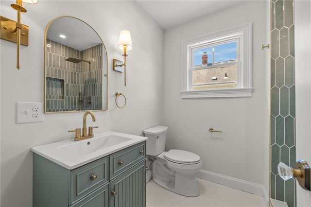 21 Russell Avenue, Newport, RI 02840