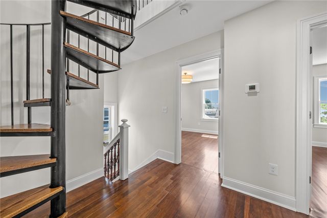 21 Russell Avenue, Newport, RI 02840