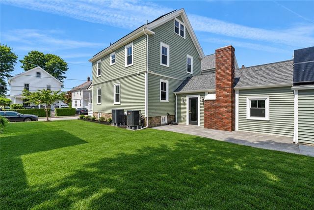 21 Russell Avenue, Newport, RI 02840