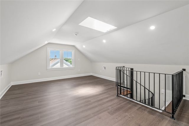 21 Russell Avenue, Newport, RI 02840