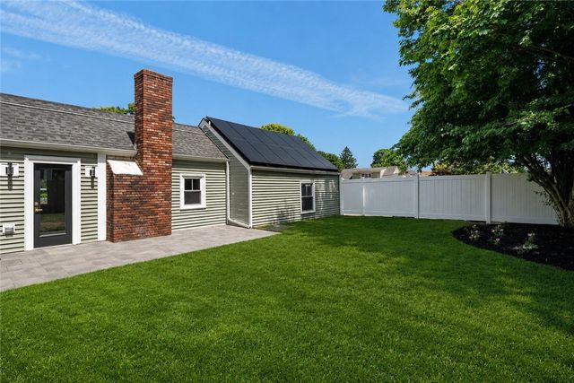 21 Russell Avenue, Newport, RI 02840