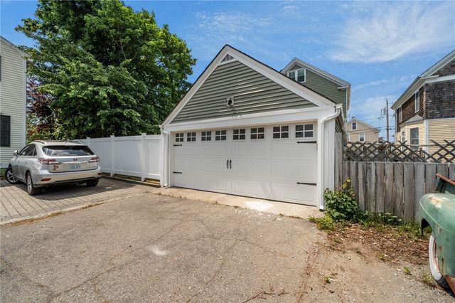 21 Russell Avenue, Newport, RI 02840