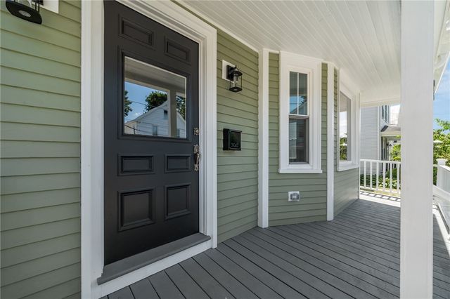 21 Russell Avenue, Newport, RI 02840