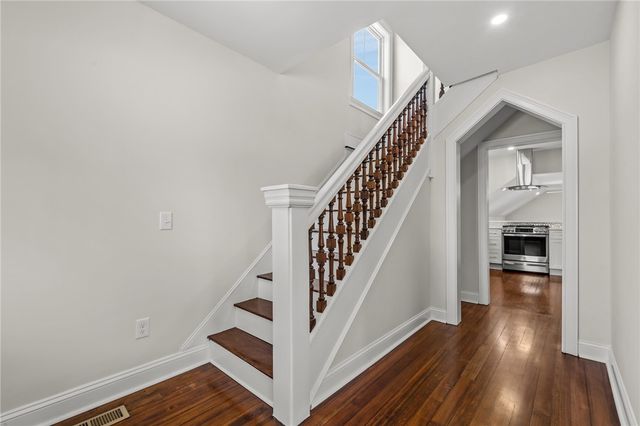 21 Russell Avenue, Newport, RI 02840