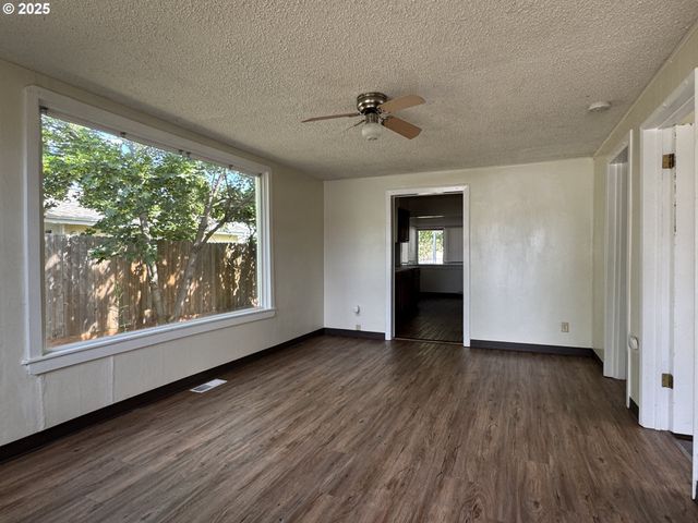 1904 E O Ave, La Grande, OR 97850