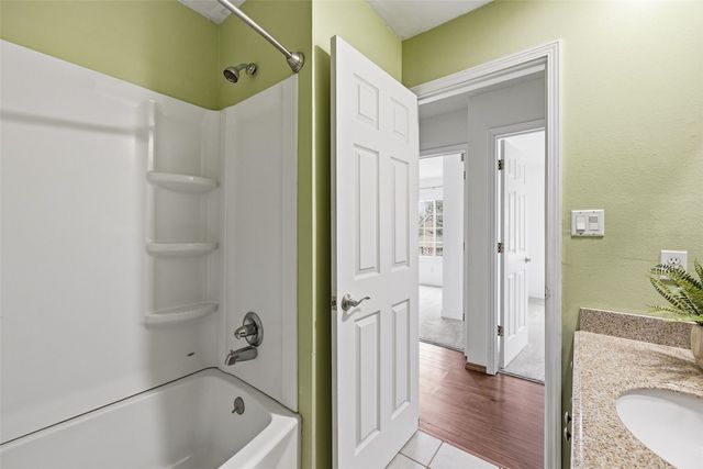 3008 Circle Hill Court NE, Cedar Rapids, IA 52402