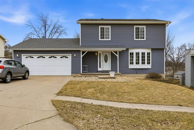 3008 Circle Hill Court NE, Cedar Rapids, IA 52402