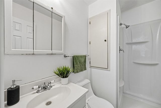 3008 Circle Hill Court NE, Cedar Rapids, IA 52402