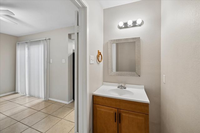 2 Goldthread Court, The Woodlands, TX 77381