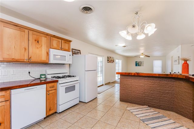 1719 SANTA FE, Kingsville, TX 78363