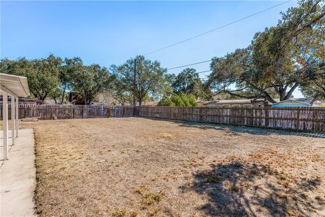 1719 SANTA FE, Kingsville, TX 78363