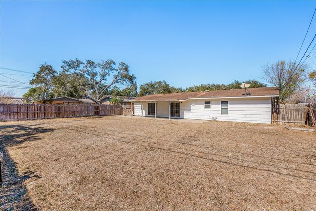 1719 SANTA FE, Kingsville, TX 78363