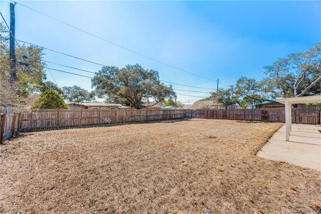 1719 SANTA FE, Kingsville, TX 78363