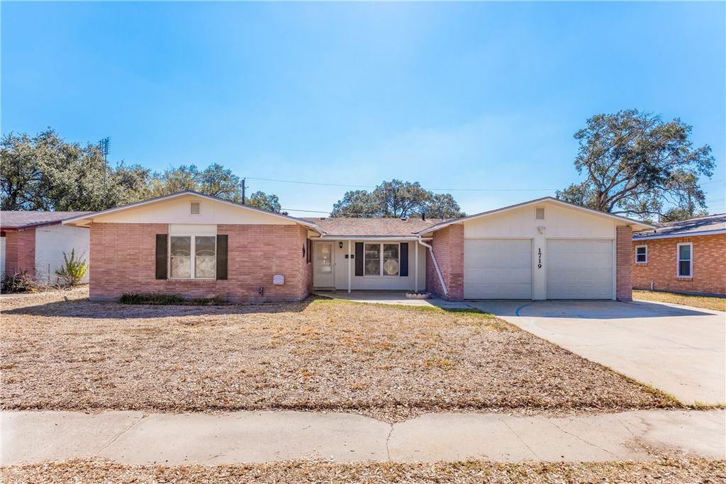 1719 SANTA FE, Kingsville, TX 78363