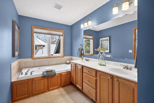 303 Bluff Road, Carver, MN 55315