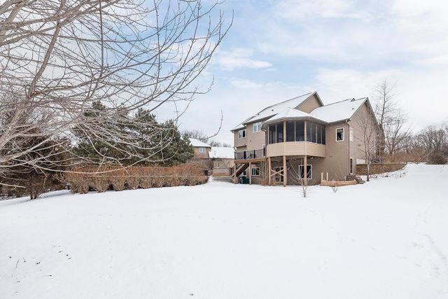 303 Bluff Road, Carver, MN 55315
