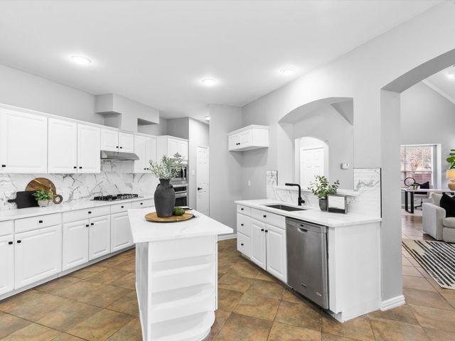 9716 W Valley Ranch Parkway, Irving, TX 75063