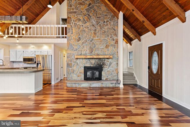 9 PINE RD, Medford, NJ 08055