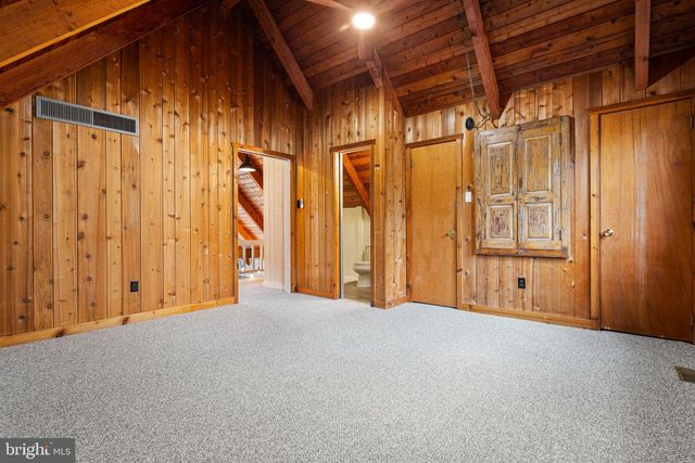 9 PINE RD, Medford, NJ 08055