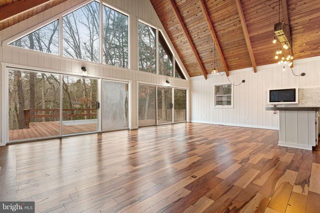 9 PINE RD, Medford, NJ 08055