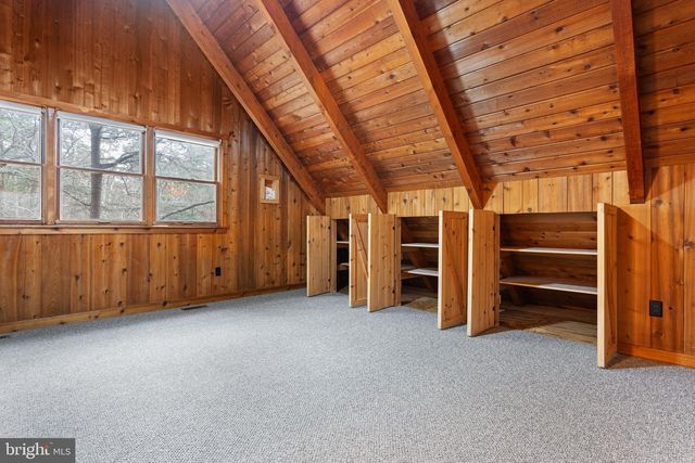 9 PINE RD, Medford, NJ 08055