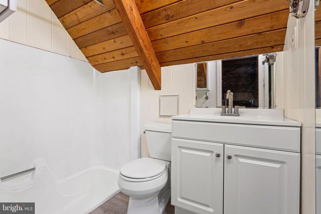 9 PINE RD, Medford, NJ 08055