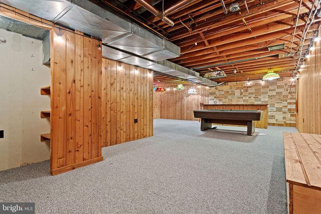 9 PINE RD, Medford, NJ 08055