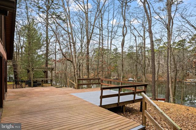 9 PINE RD, Medford, NJ 08055