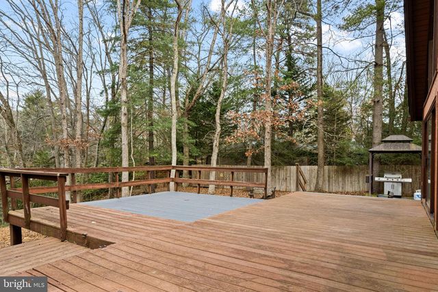 9 PINE RD, Medford, NJ 08055