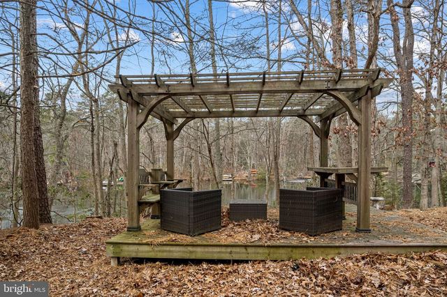 9 PINE RD, Medford, NJ 08055