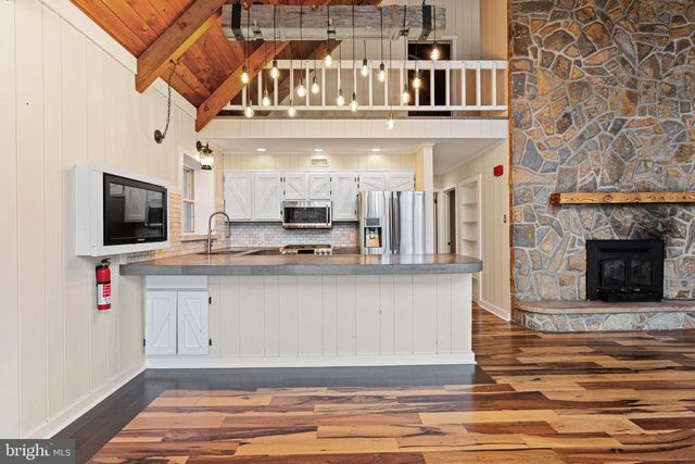 9 PINE RD, Medford, NJ 08055