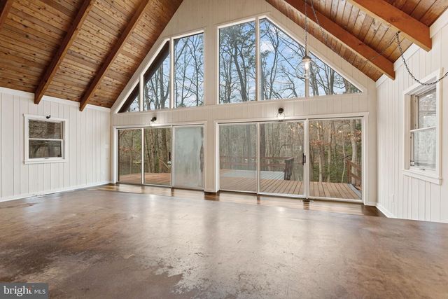 9 PINE RD, Medford, NJ 08055