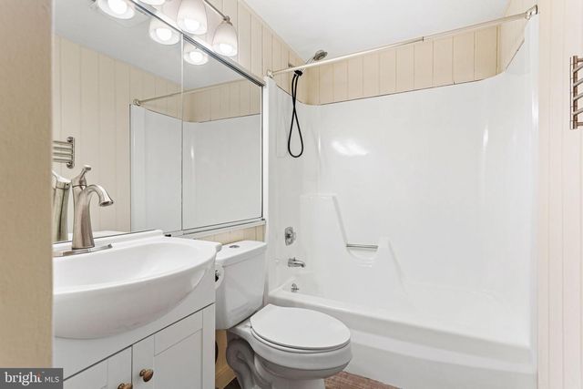 9 PINE RD, Medford, NJ 08055