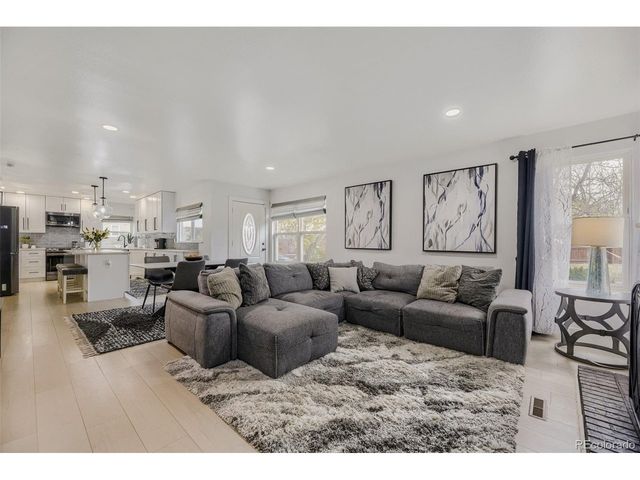 211 Durham Ct, Castle Pines, CO 80108