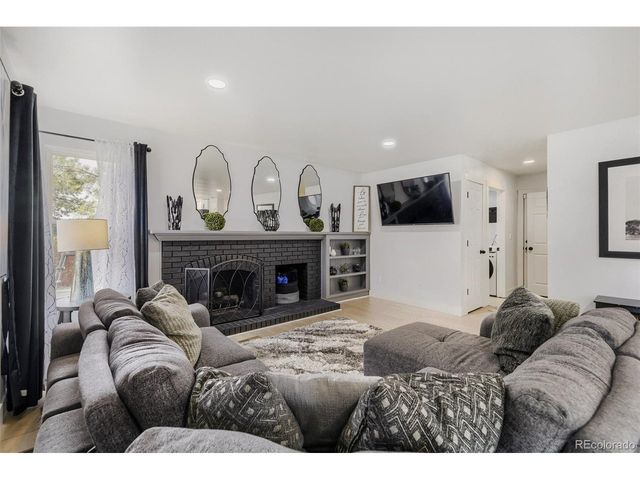 211 Durham Ct, Castle Pines, CO 80108